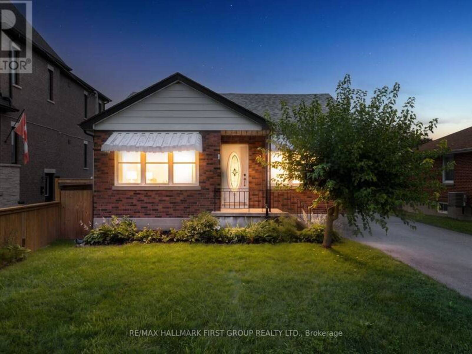 205 FAREWELL STREET, Oshawa, Ontario L1H 6L6