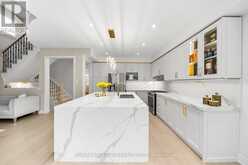 101 RAVINE EDGE DRIVE | Richmond Hill Ontario | Slide Image Eight
