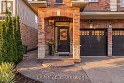 7 SEACOVE COURT | Hamilton Ontario | Slide Image Three