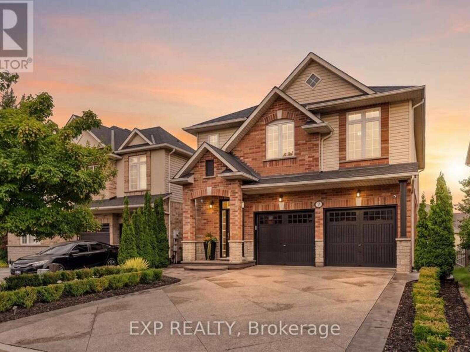 7 SEACOVE COURT, Hamilton, Ontario L8E 0B3