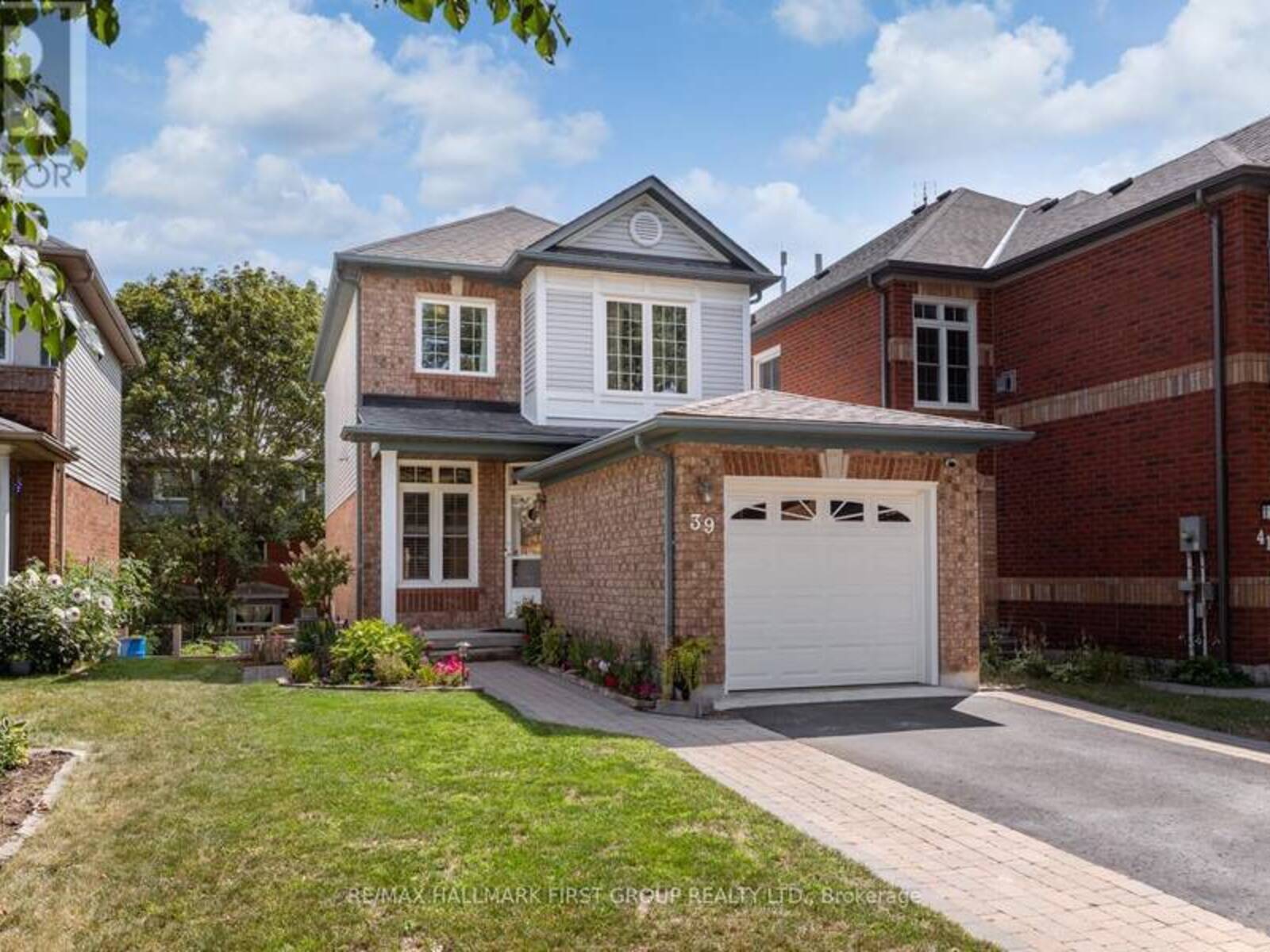 39 BACH AVENUE, Whitby, Ontario L1R 2L1