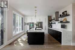 79 FISHLEIGH DRIVE | Toronto Ontario | Slide Image Twelve