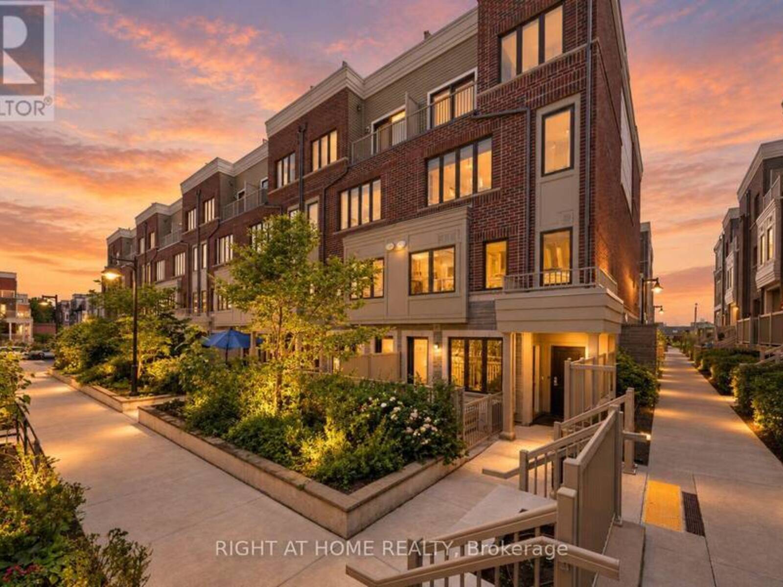 17 - 85 EASTWOOD PARK GARDENS, Toronto, Ontario M8W 0B9