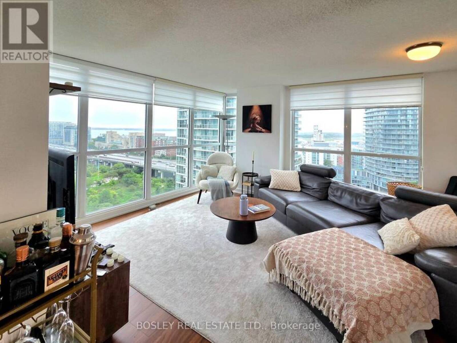 1901 - 85 QUEENS WHARF ROAD, Toronto, Ontario M5V 0J9