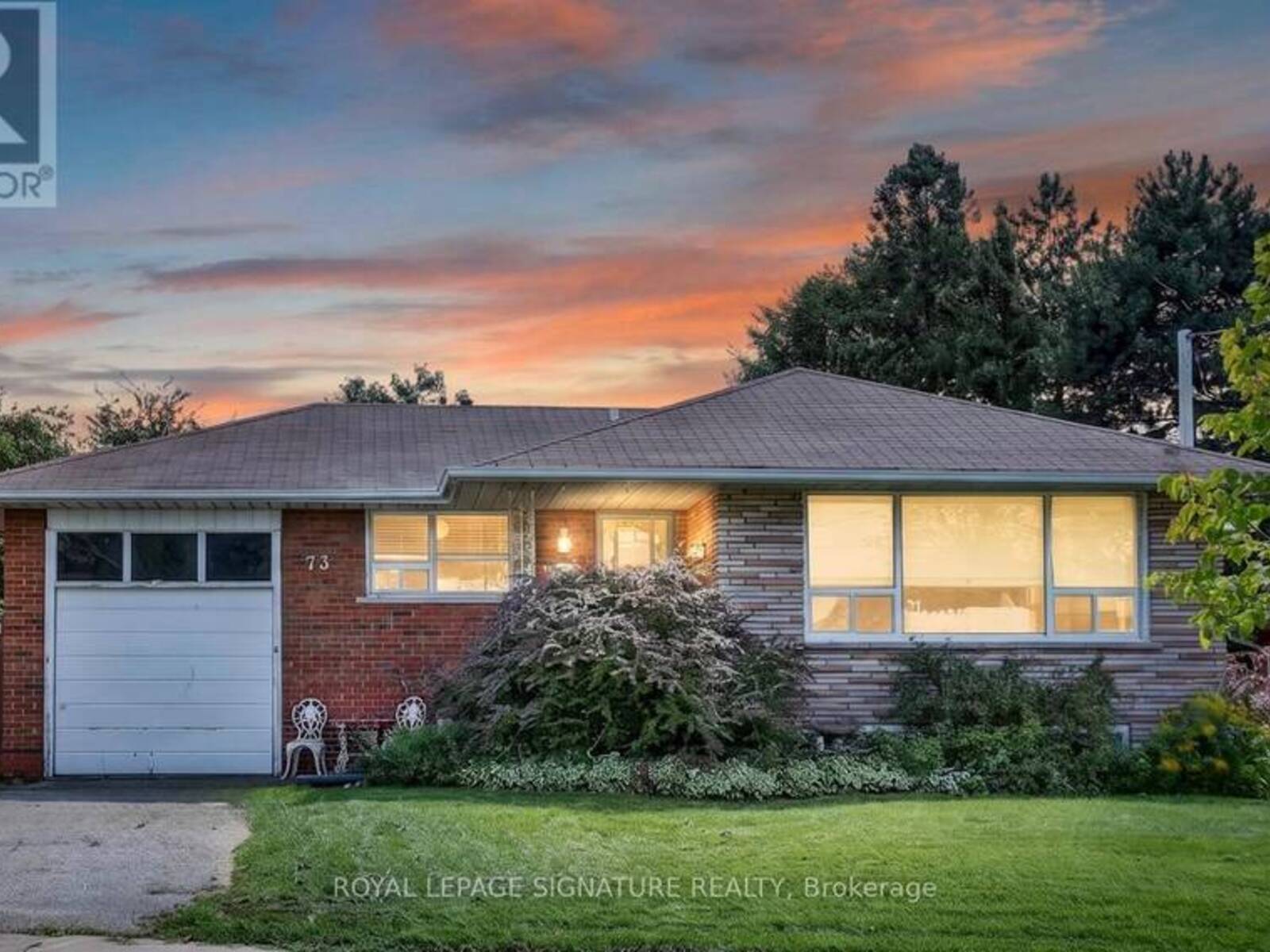 73 CASTLEGROVE BOULEVARD, Toronto, Ontario M3A 1L3