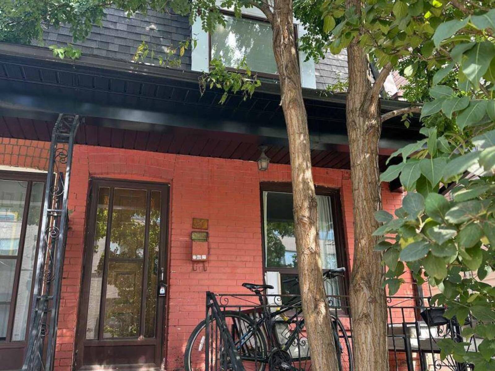 51 PERTH AVENUE, Toronto, Ontario M6R 2C1