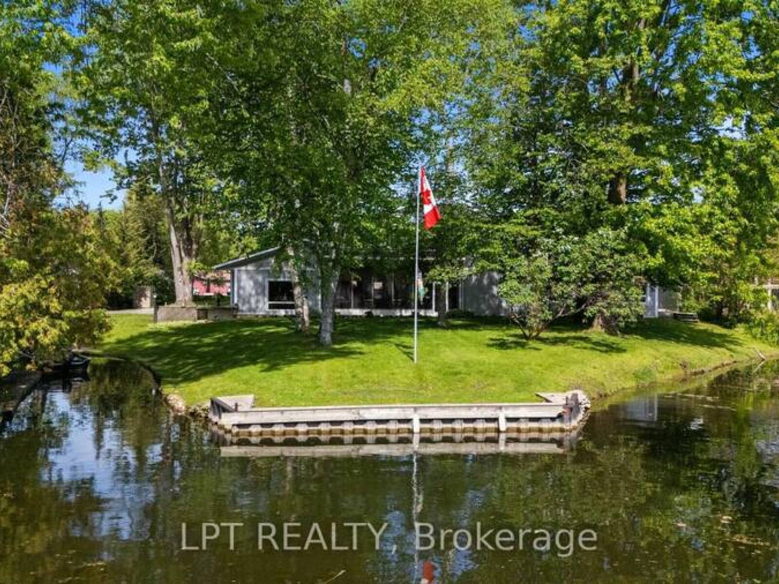 204 THE QUEENSWAY S, Georgina, Ontario L4P 2A6