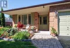 72 MUNRO CRESCENT | Markham Ontario | Slide Image Two