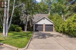 19 RIDGEGATE CRESCENT | Toronto Ontario | Slide Image One