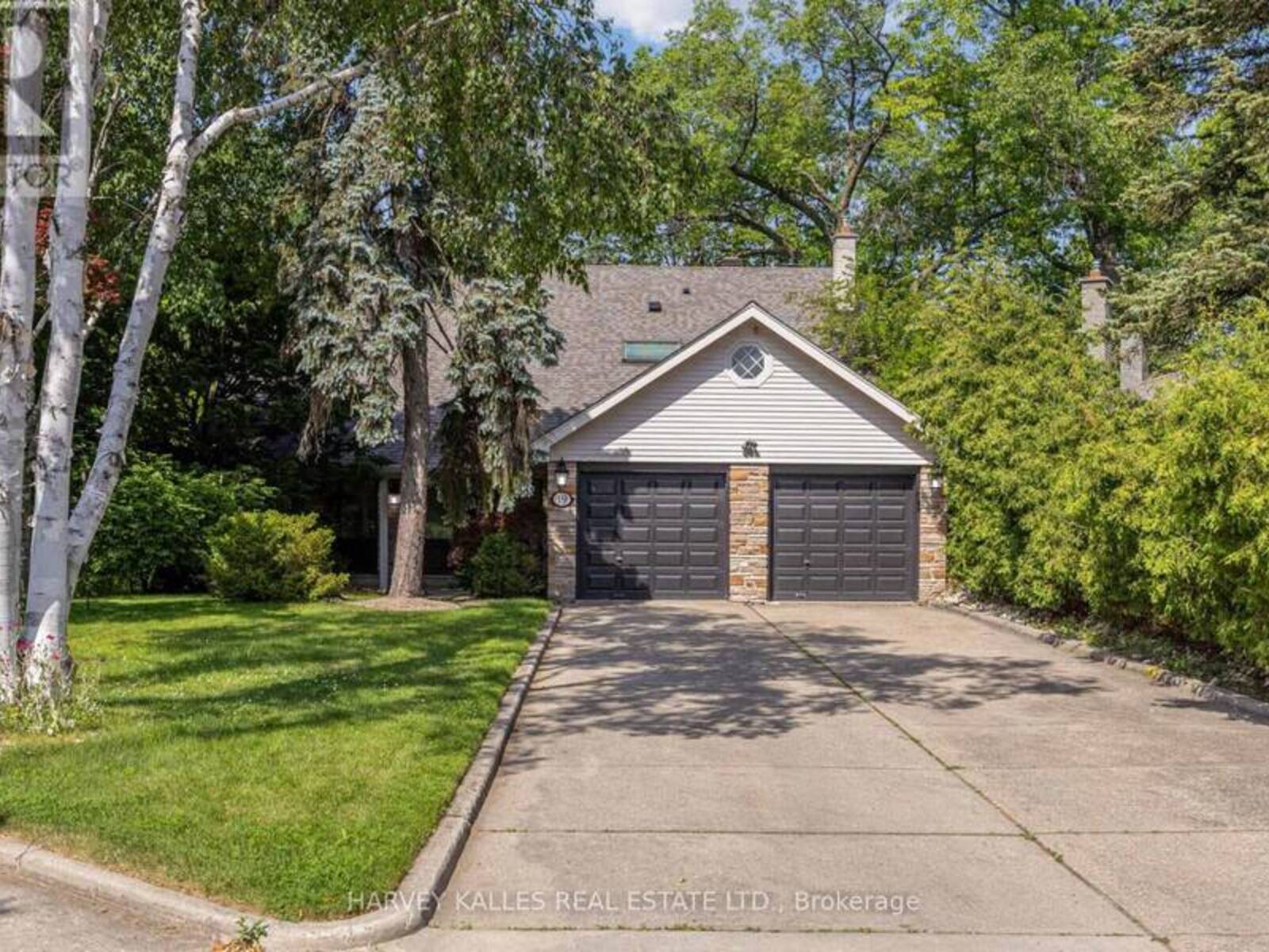 19 RIDGEGATE CRESCENT, Toronto, Ontario M8Y 2C9