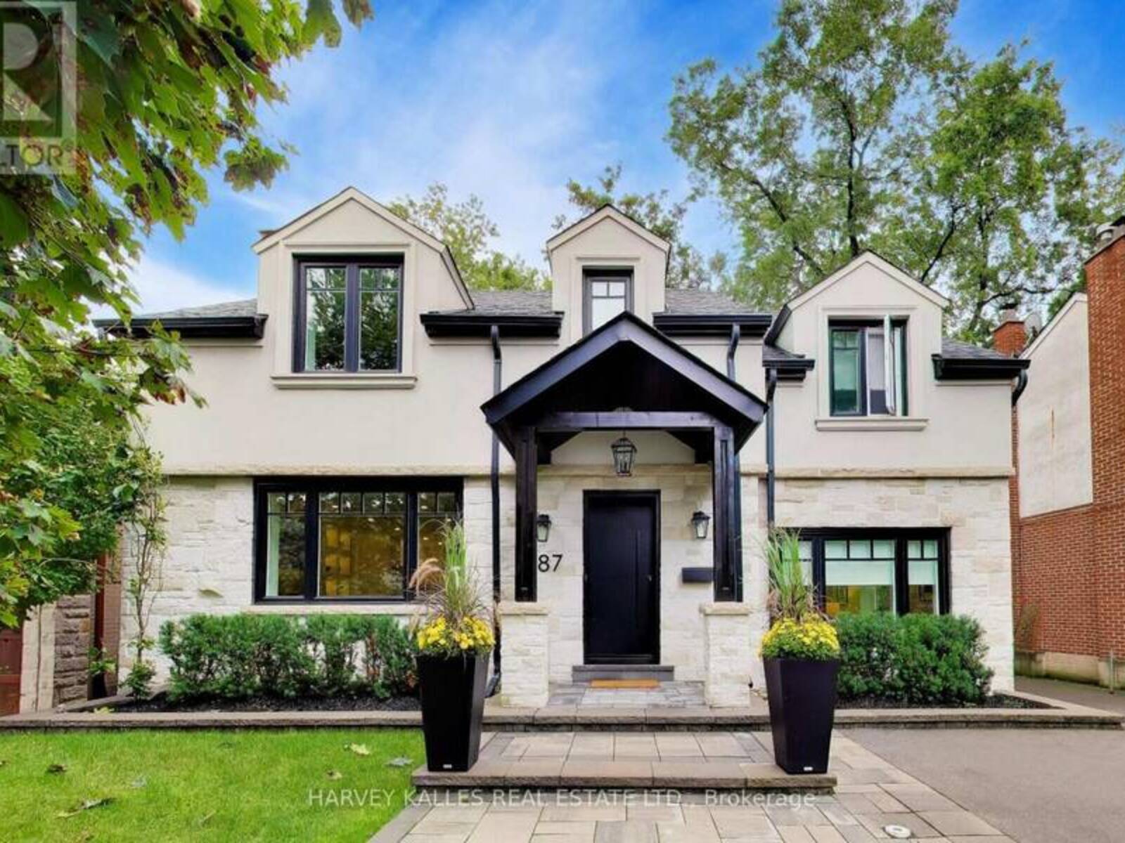287 YONGE BOULEVARD, Toronto, Ontario M5M 3J1