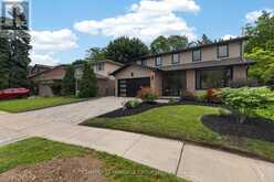 28 INNIS CRESCENT | Richmond Hill Ontario | Slide Image Five