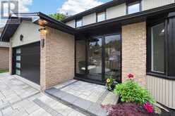 28 INNIS CRESCENT | Richmond Hill Ontario | Slide Image Six
