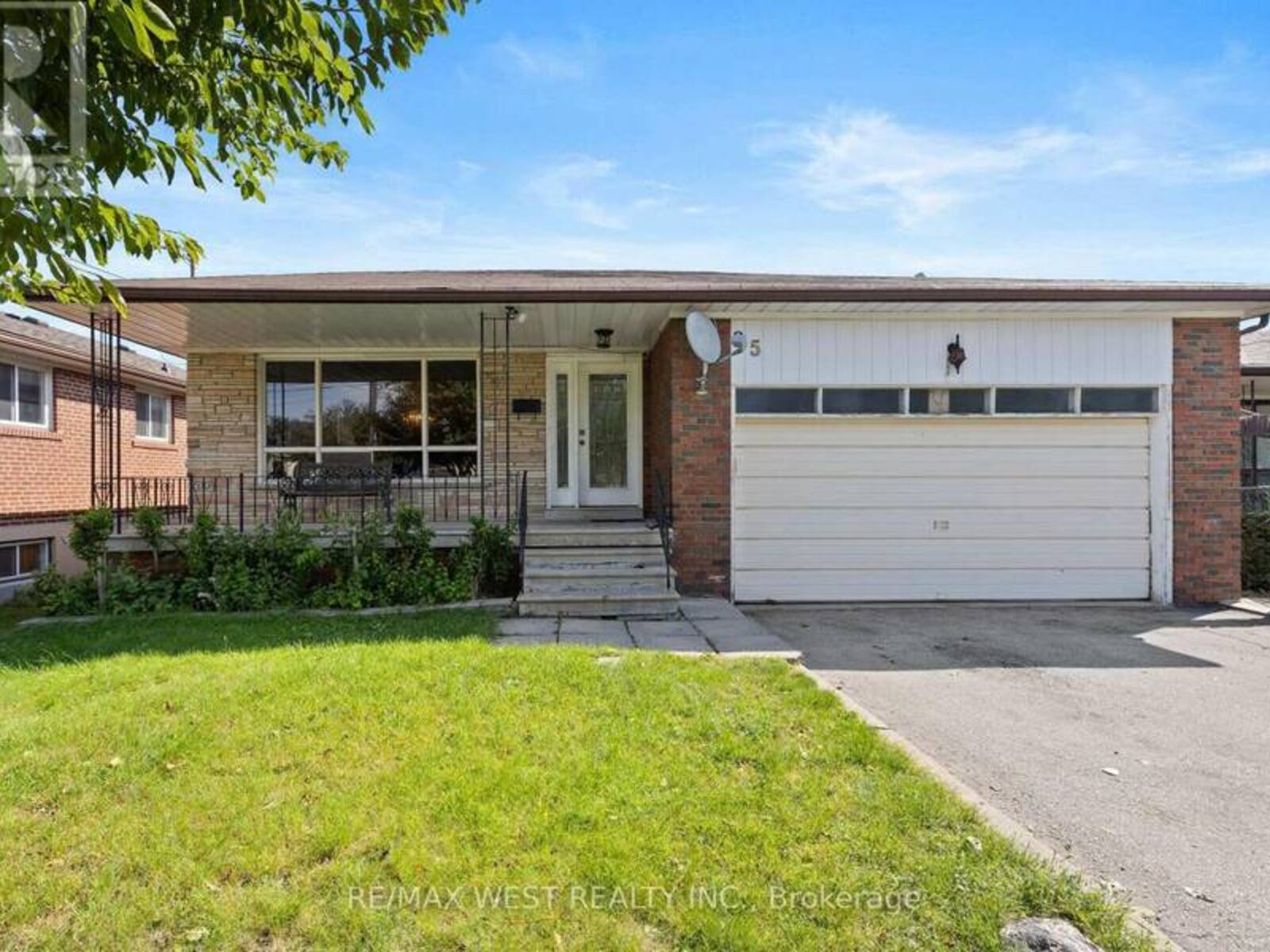 25 APTED AVENUE, Toronto, Ontario M9L 2P2