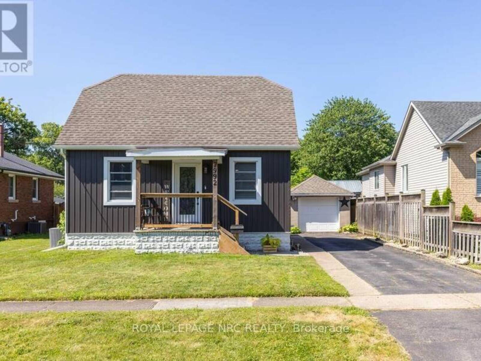 7992 PETER STREET, Niagara Falls, Ontario L2G 6S9