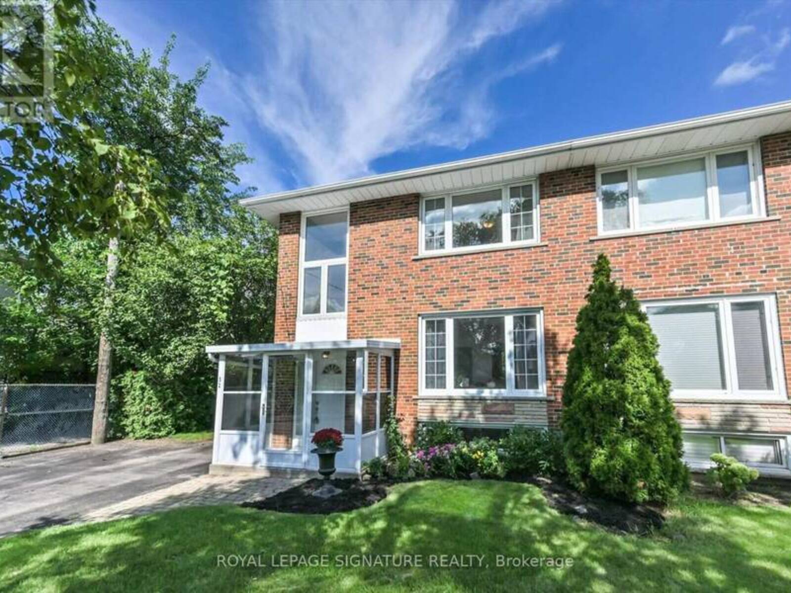 52 DALSIDE CRESCENT, Toronto, Ontario M4A 2H6