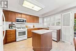 380 ALEX DONER DRIVE | Newmarket Ontario | Slide Image Thirteen