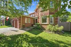 380 ALEX DONER DRIVE | Newmarket Ontario | Slide Image Two