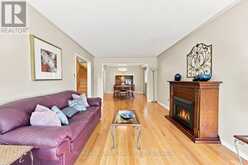 380 ALEX DONER DRIVE | Newmarket Ontario | Slide Image Eight