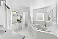 380 ALEX DONER DRIVE | Newmarket Ontario | Slide Image Twenty-four
