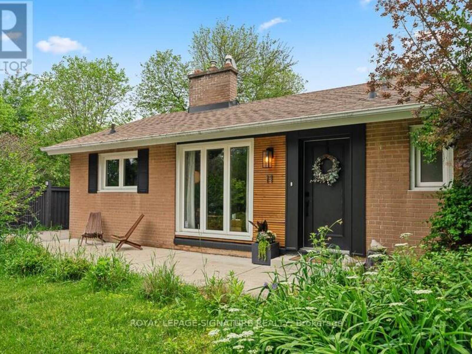 11 YEWFIELD CRESCENT, Toronto, Ontario M3B 2Y4