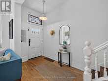 28 ROBINSON STREET | Toronto Ontario | Slide Image Three
