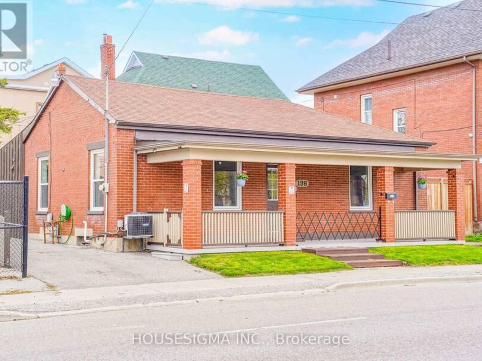 136 CELINA STREET, Oshawa, Ontario L1H 4N5
