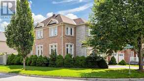 33 AMETHYST DRIVE | Richmond Hill Ontario | Slide Image Two