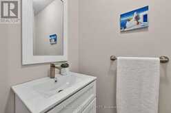 168 DENISE CIRCLE | Newmarket Ontario | Slide Image Thirteen