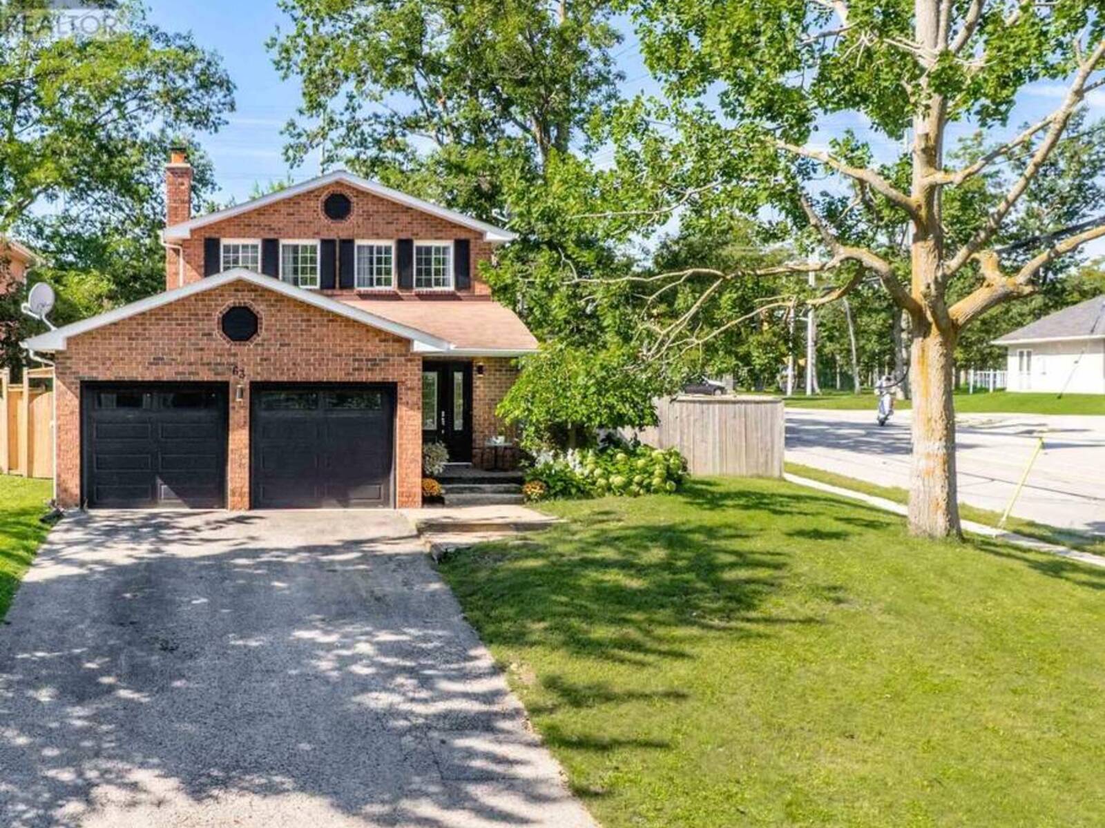 63 OAKRIDGE DRIVE, Barrie, Ontario L4N 5N6