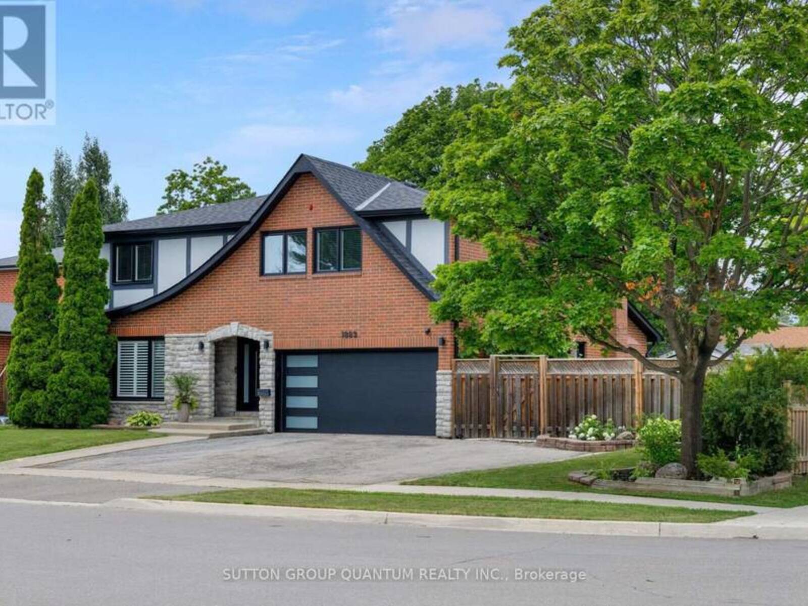1883 BOUGH BEECHES BOULEVARD, Mississauga, Ontario L4W 2J8