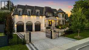 18 SUNCREST DRIVE | Toronto Ontario | Slide Image One