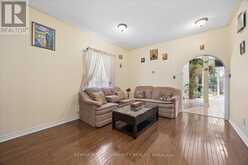 41 OLD COLONY ROAD | Richmond Hill Ontario | Slide Image Nine