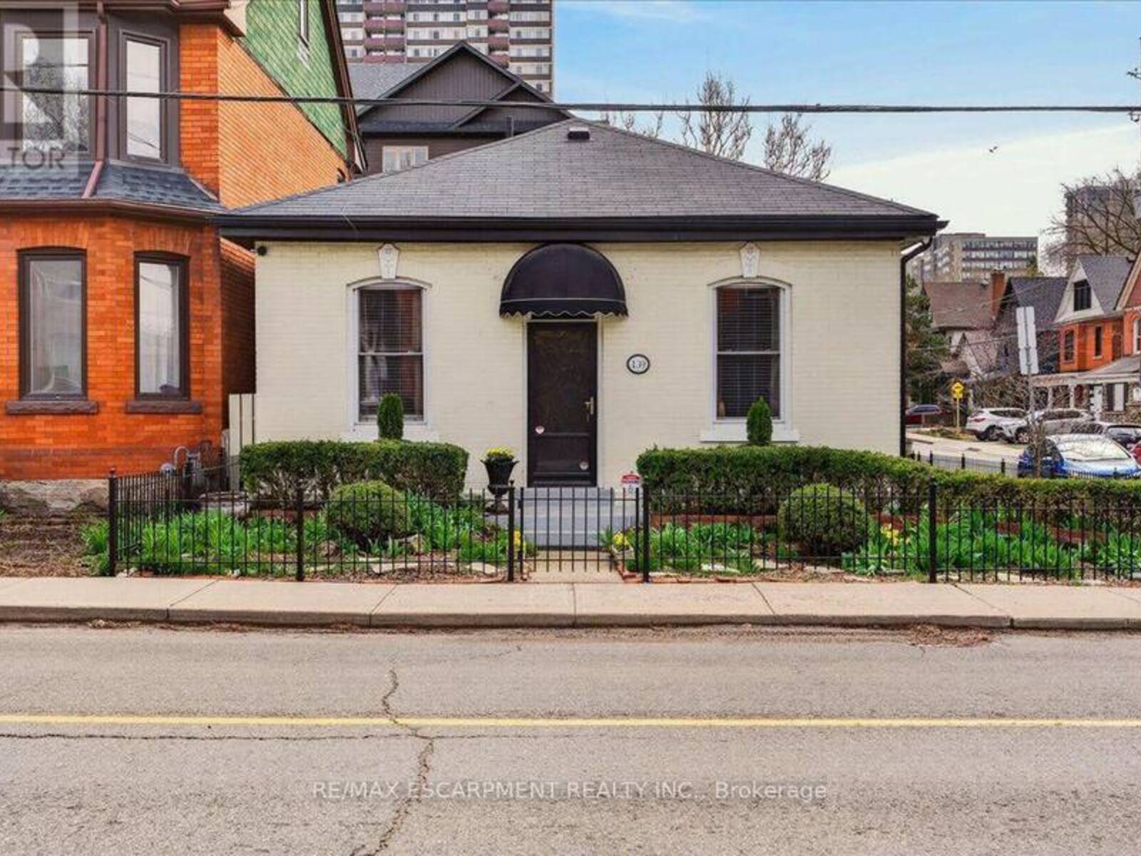 139 QUEEN STREET S, Hamilton, Ontario L8P 3S3