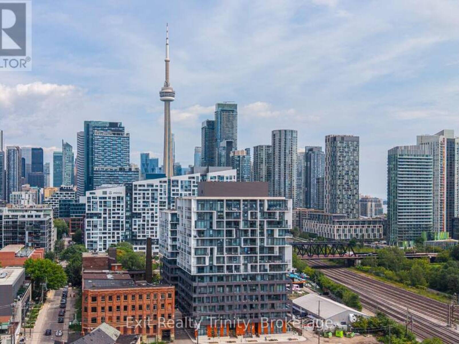 9 TECUMSETH STREET, Toronto, Ontario M5V 0S5