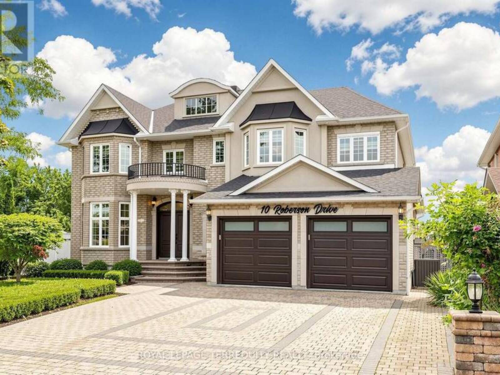 10 ROBERSON DRIVE, Ajax, Ontario L1T 4K1