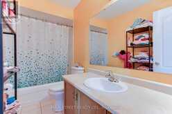 117 HAMMILL HEIGHTS | East Gwillimbury Ontario | Slide Image Sixteen