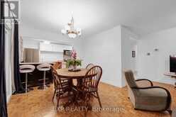 639 IRWIN CRESCENT | Newmarket Ontario | Slide Image Eleven