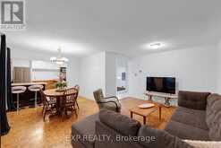 639 IRWIN CRESCENT | Newmarket Ontario | Slide Image Thirteen