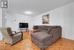 639 IRWIN CRESCENT | Newmarket Ontario | Slide Image Fifteen