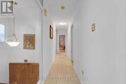 639 IRWIN CRESCENT | Newmarket Ontario | Slide Image Sixteen