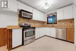 639 IRWIN CRESCENT | Newmarket Ontario | Slide Image Five