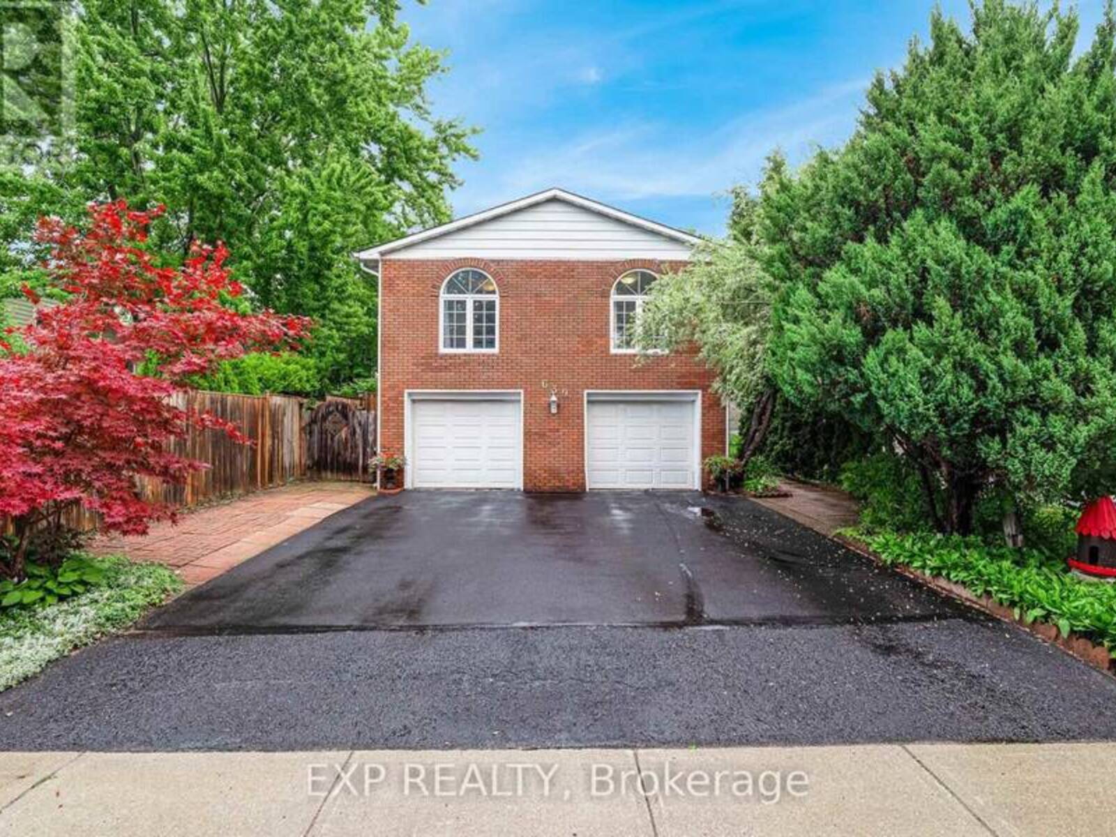 639 IRWIN CRESCENT, Newmarket, Ontario L3Y 5A1