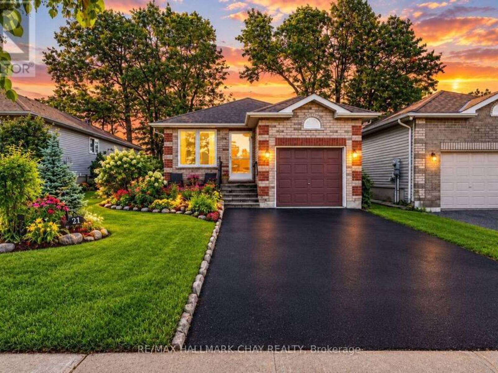 27 MASTERS DRIVE, Barrie, Ontario L4M 6W4