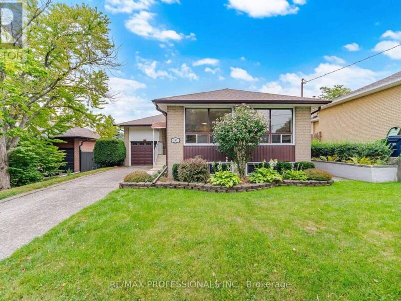 147 CHAPMAN ROAD, Toronto, Ontario M9P 1G2