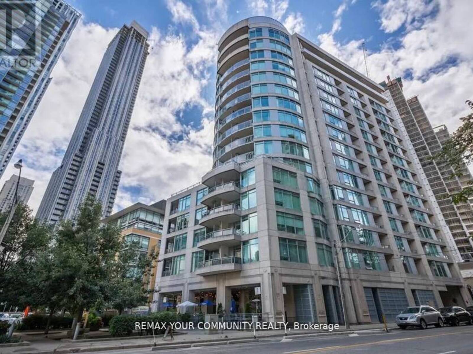 606 - 8 SCOLLARD STREET, Toronto, Ontario M5R 1M2