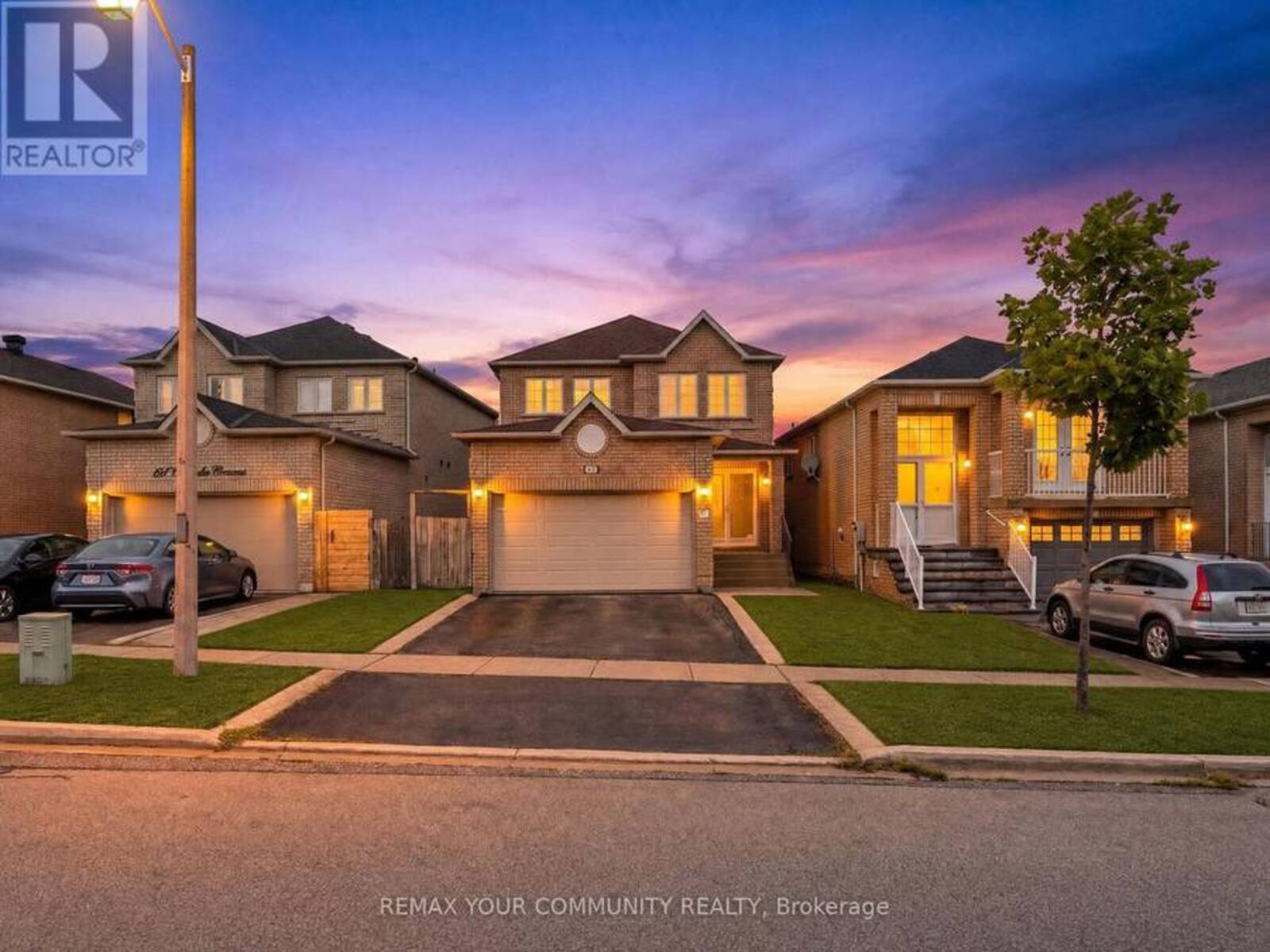 129 COLOMBO CRESCENT, Vaughan, Ontario L6A 2T9
