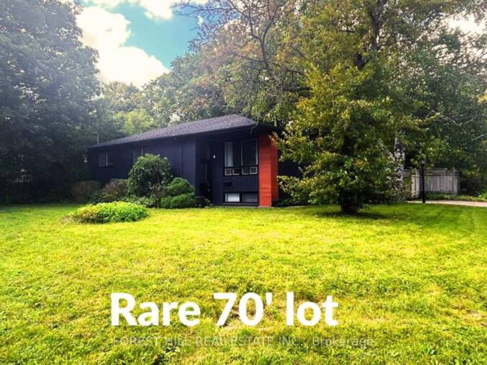 1 WILLIS DRIVE, Aurora, Ontario L4G 2J8
