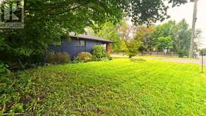 1 WILLIS DRIVE | Aurora Ontario | Slide Image Four