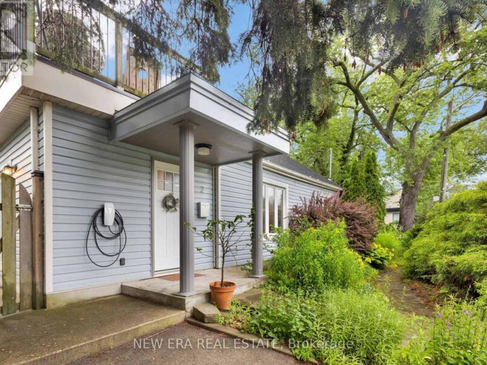 2 FOCH AVENUE, Toronto, Ontario M8W 3W8